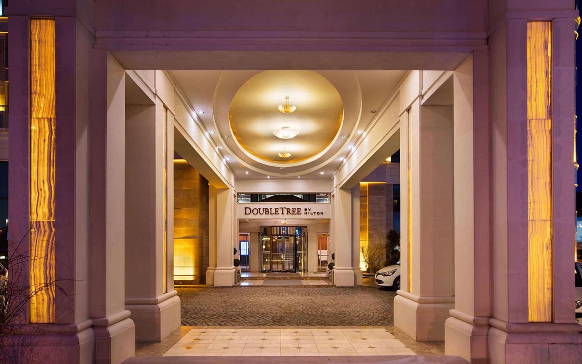 Doubletree By Hilton Van Exterior photo